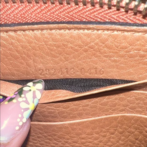 Gucci Soho Zip Around Wallet - Picture 4 of 9